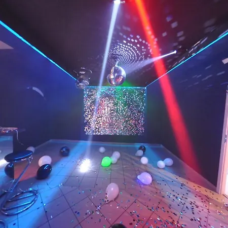 Apartment Laundromat Party House *