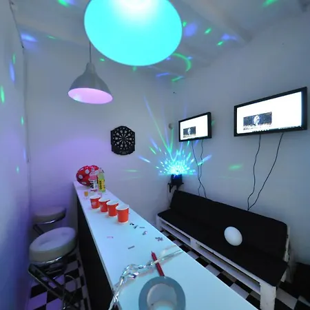 Laundromat Party House *