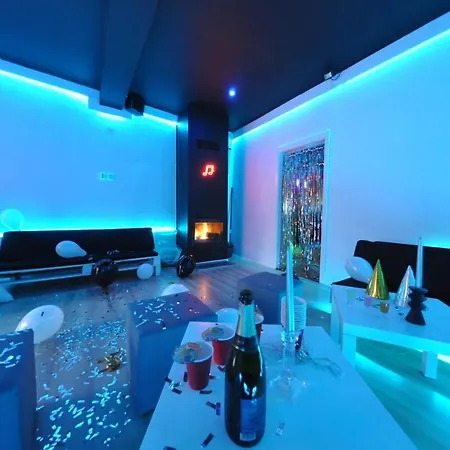 Laundromat Party House 公寓