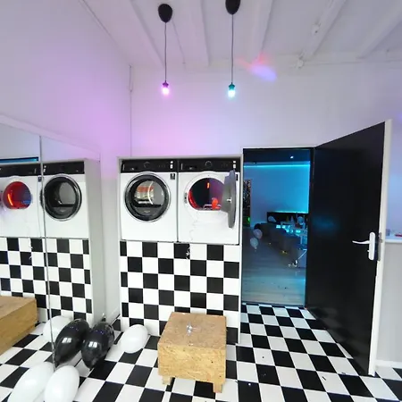 Laundromat Party House *